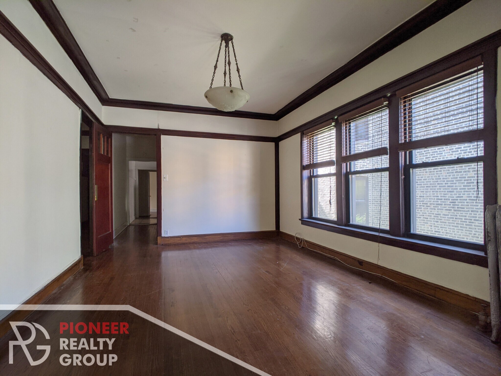 Building Photo - 2421 N Sawyer Ave