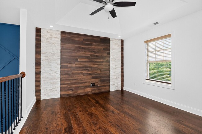 Building Photo - 549 Daventry Ct