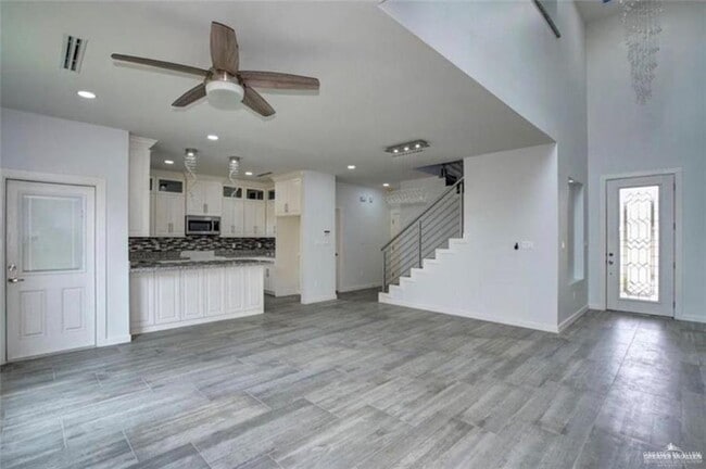 Building Photo - 18 Sunset Dr