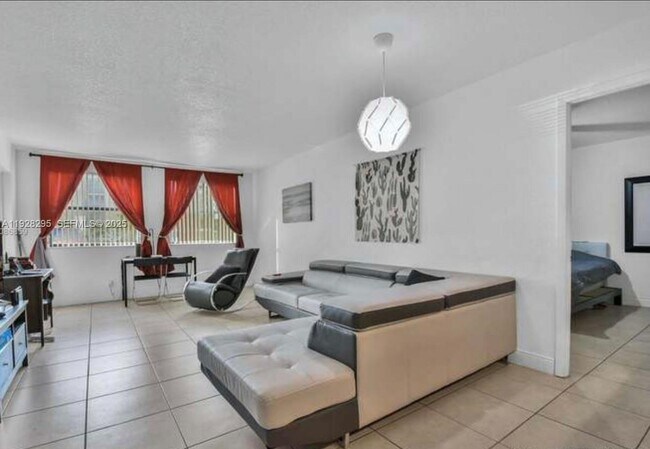 Building Photo - 8160 Geneva Ct