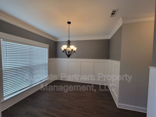 Building Photo - 257 Tulip Dr