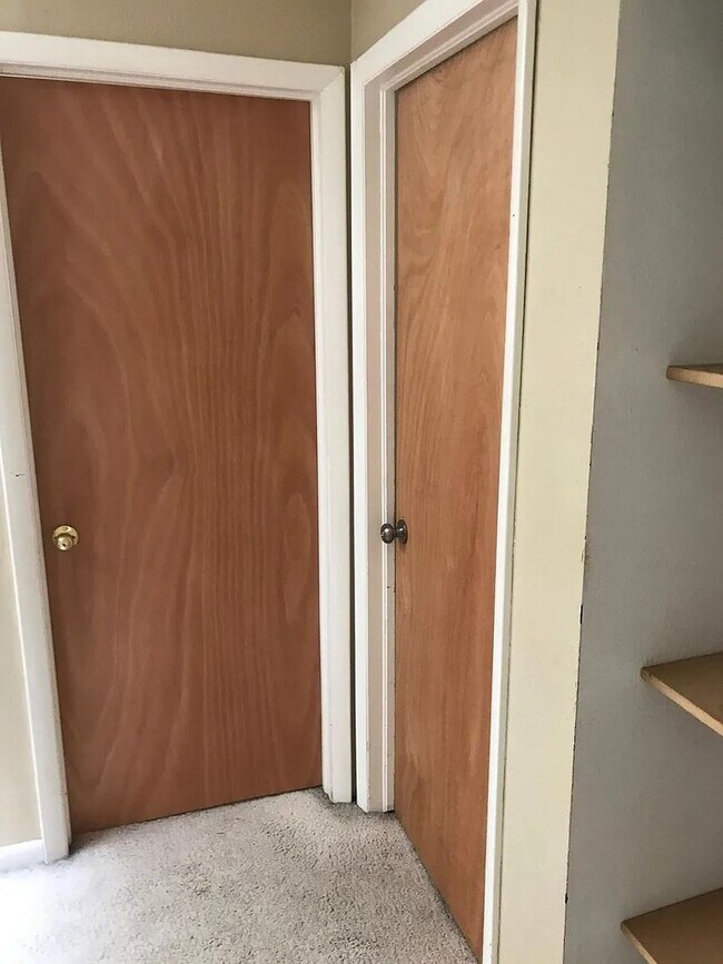 Building Photo - SHORT TERM RENTAL: Spacious 5+ Bedroom Home on the Hill! Available Now-July 24th 2026.