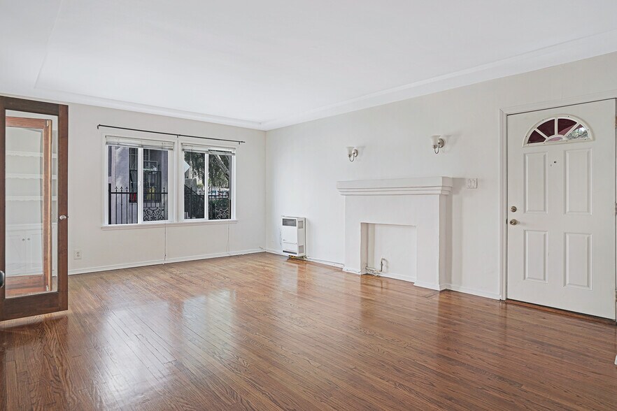 Building Photo - 615 N Coronado St