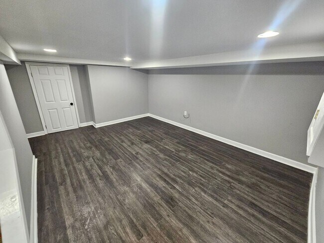 Building Photo - 845 Jaydee Ave