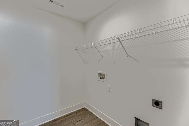 Building Photo - 585 Clayton St