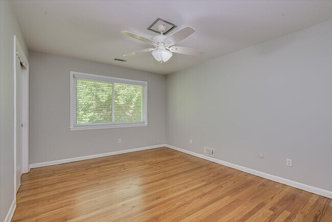 Building Photo - 813 Hammond Dr