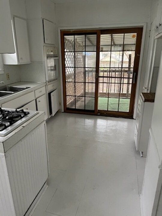 Building Photo - 1733 Kansas Ave