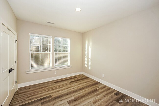 Building Photo - 114 Glencoe Ln