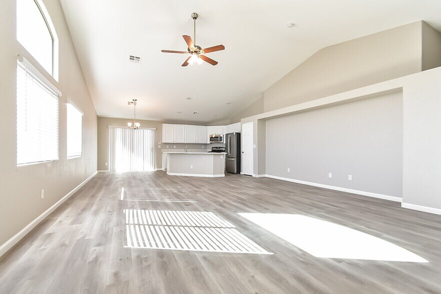 Building Photo - 621 W Bright Lights Ave