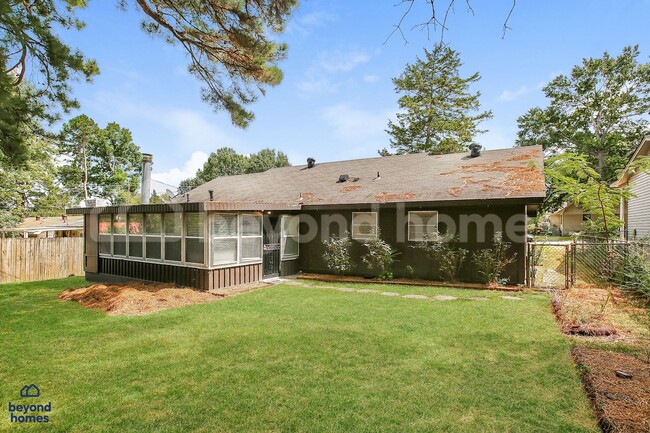 Building Photo - Cozy & gorgeous 3 bedroom / 2 full bath wi...