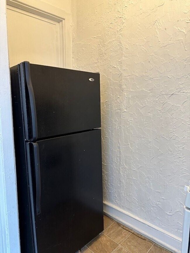 Building Photo - 204 Locust St