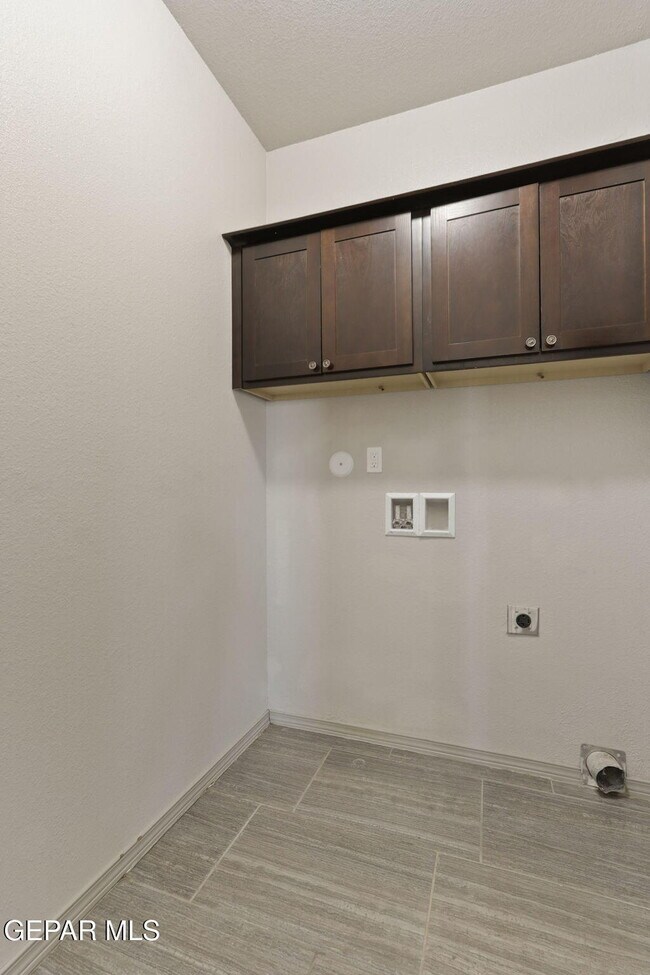 Building Photo - 14916 Tierra Coruna Ave