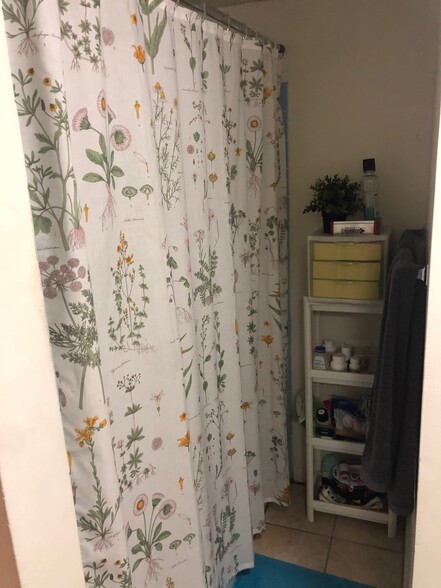 Shower - 1513 Fairmount ave