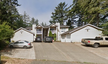 Building Photo - 3 BR, 2 BA unit in QUITE 4 plex. Storage & W/D included