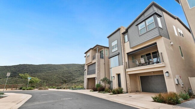 Building Photo - 15681 Rennyson Way