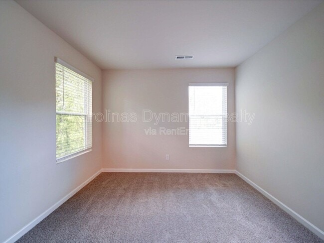 Building Photo - 916 S Battleground Ave