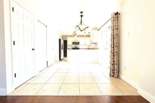 Building Photo - 5 Bed 3.5 Bath Chesterfield Charmer