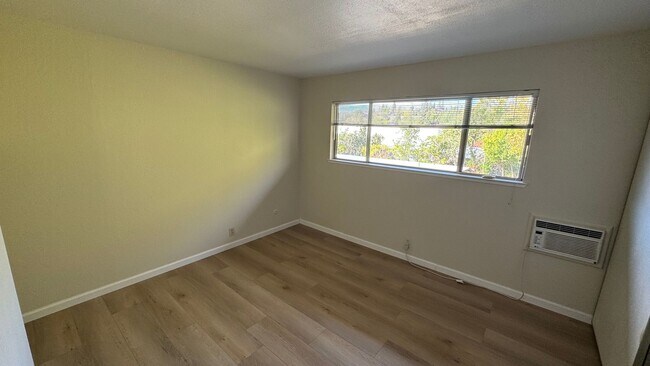 Building Photo - 65 Donegal Way