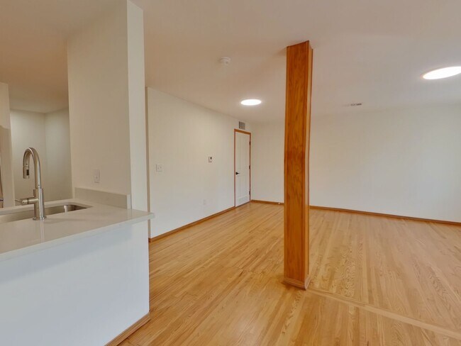 Building Photo - 1401 E Douglas Ave