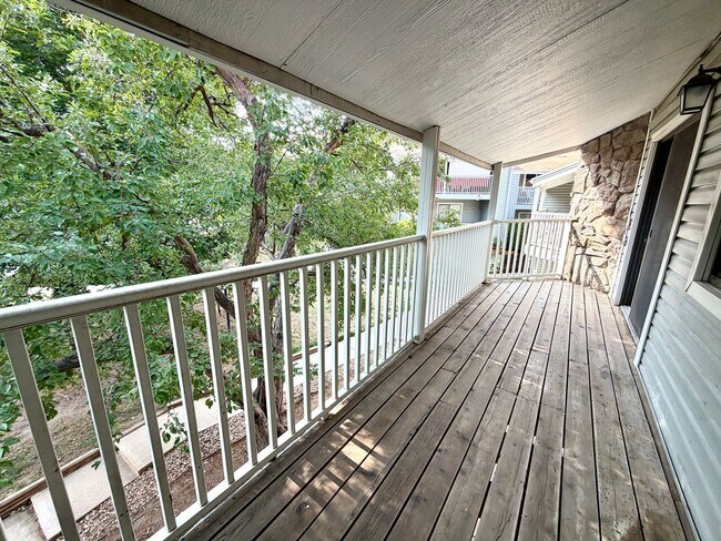 Building Photo - 908 S Walden Way