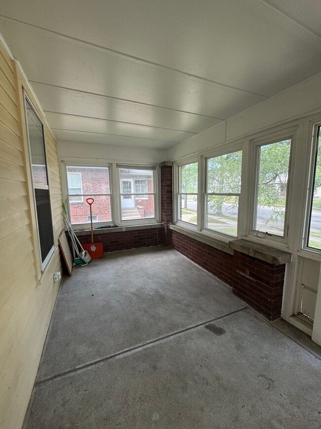 Building Photo - 4 Bedroom Right on Purdue Campus - AVAILAB...