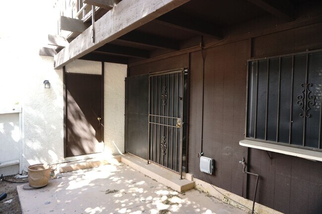Building Photo - 1405 Vegas Valley Dr