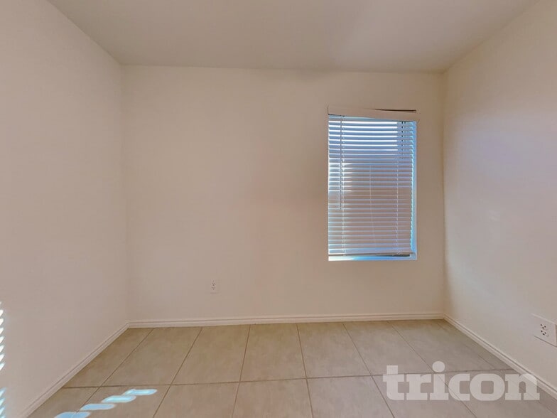 Building Photo - 2506 Perennial St