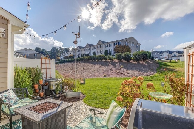 Building Photo - Luxury Townhome for rent!