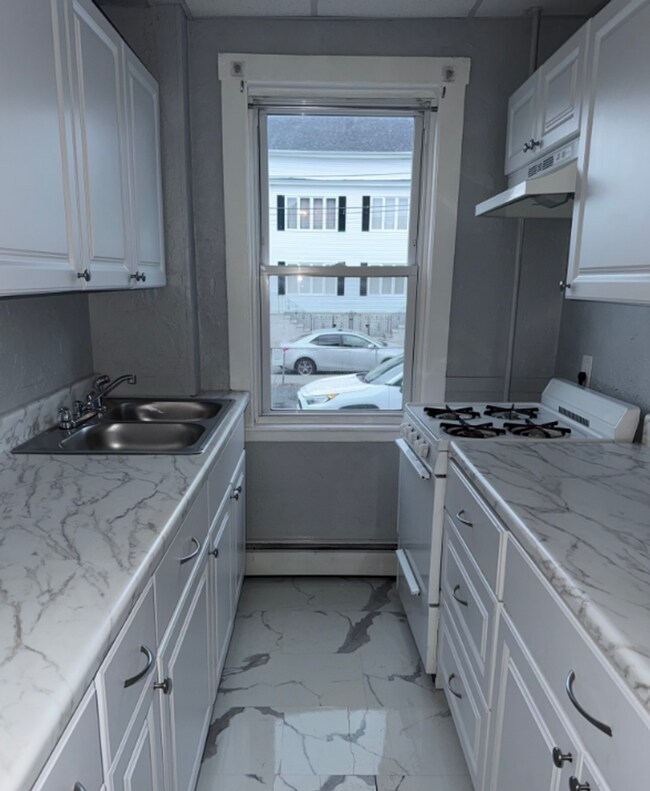 Building Photo - 1879 N Main St