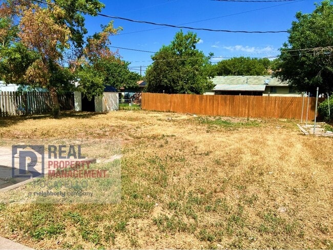 Building Photo - 4 Bedroom 2 Bath Home - Pet Friendly