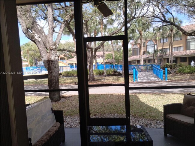 Building Photo - 15509 N Miami Lakeway