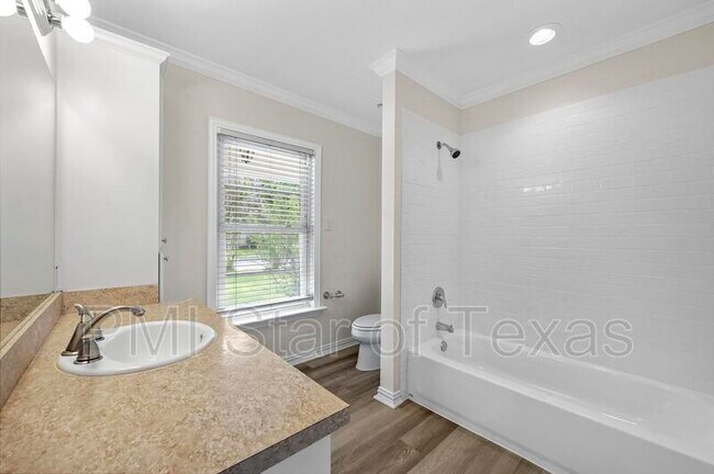 Building Photo - 1321 Casa Vale Dr