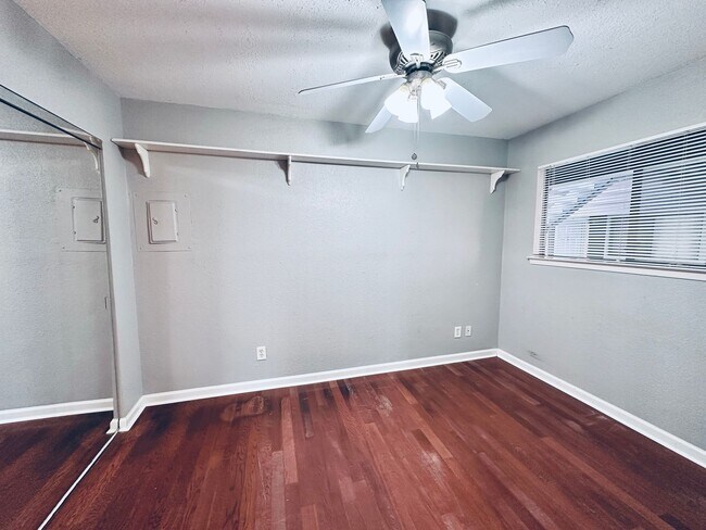 Building Photo - Ground-Floor 1-Bedroom Condo in Gated Community with Pool Access