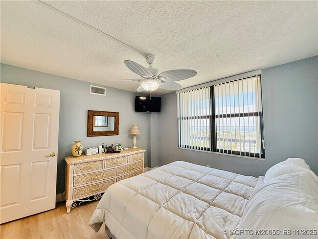 Building Photo - 10680 S Ocean Dr