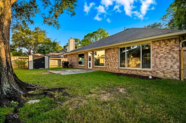 Building Photo - 15522 Valley Plum Ct