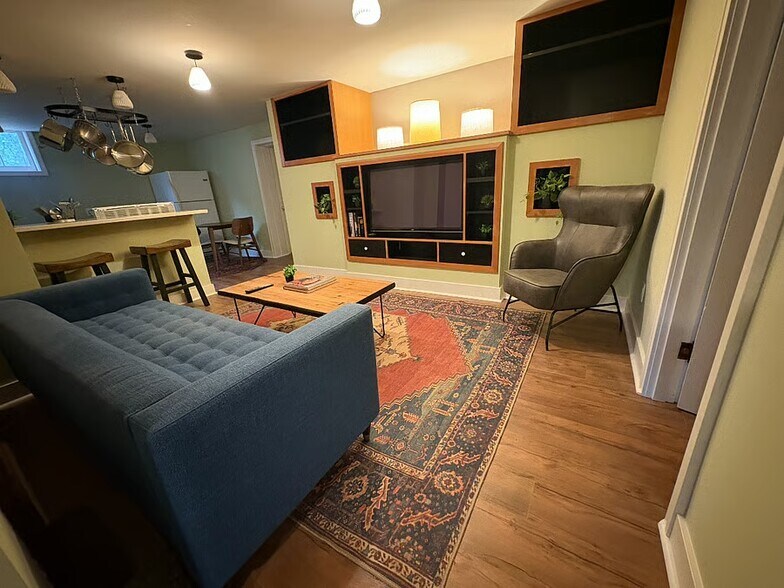 Building Photo - 6021 NE Milton St