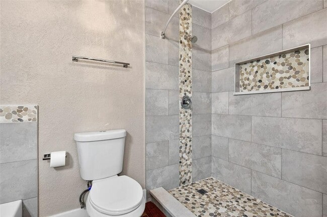 Building Photo - 6535 Brentwood Dr.