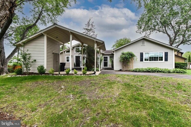Building Photo - 7635 Bland Dr