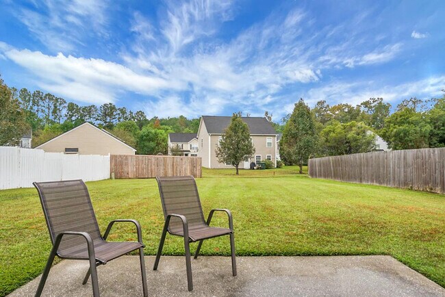 Building Photo - 124 Larkspur Dr