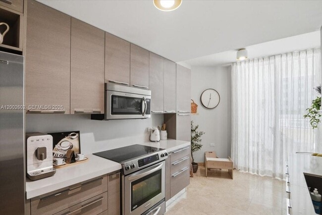 Building Photo - 801 Brickell Key Blvd