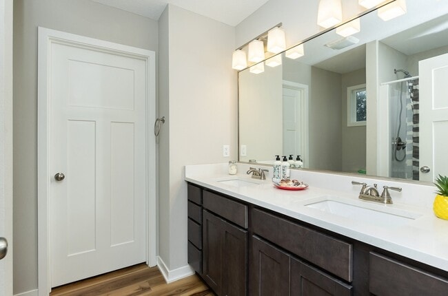 Building Photo - 1225 Cedar St