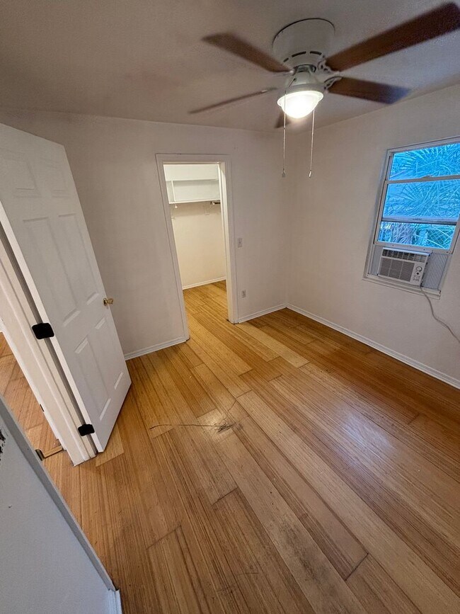 Building Photo - 3 bedroom 1 bath home in Sarasota