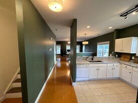 Building Photo - 1917 Wayne St