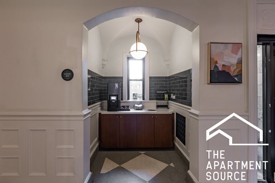 Building Photo - 1200 N La Salle Dr