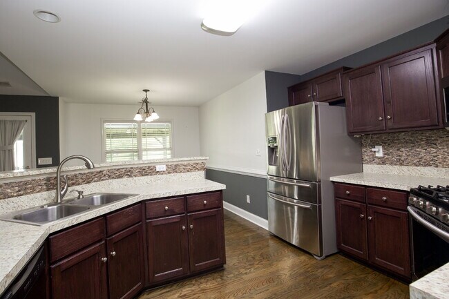 Building Photo - *Lease Special!* Fiber optic internet incl...