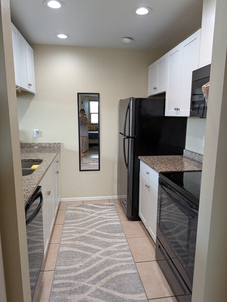 Kitchen - 3822 59th Ave W