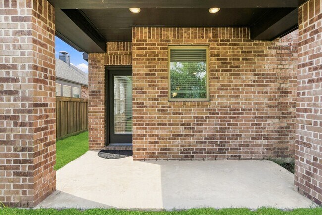 Building Photo - 8017 Whisper Grove Dr