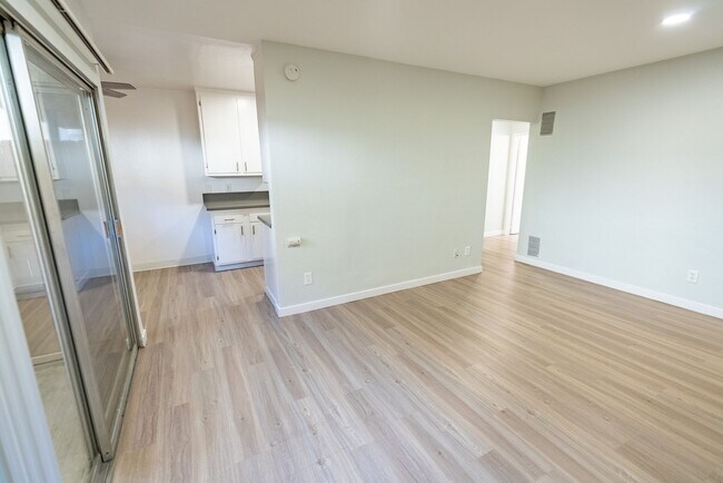 Interior Photo - 3537 Clarington Ave
