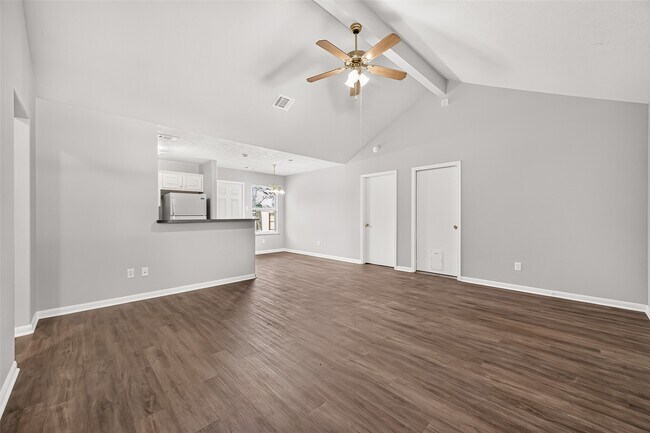 Building Photo - 16200 Sun View Ln