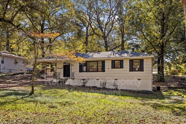 Building Photo - 405 18th Ave NW